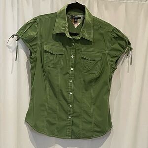 Green cotton short sleeve shirt
